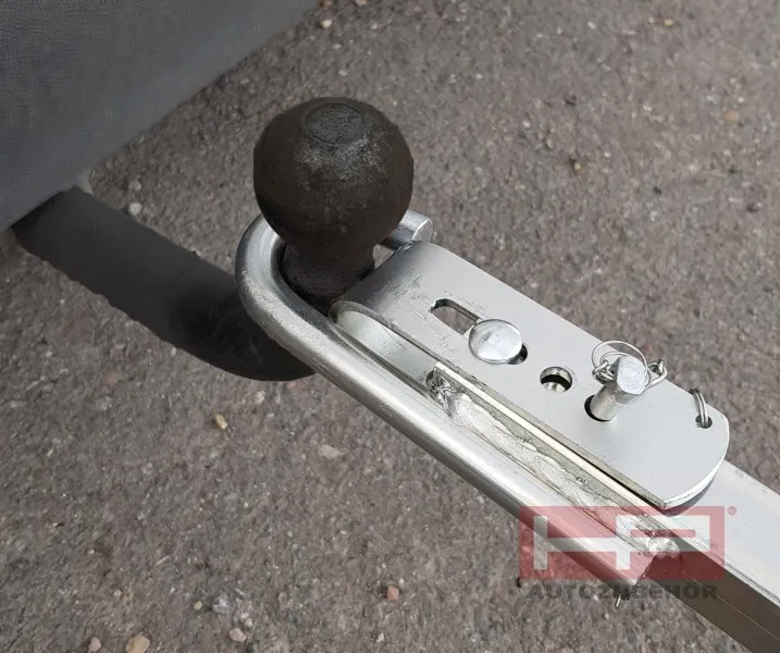 10486#HP Barre de remorquage 2500KG